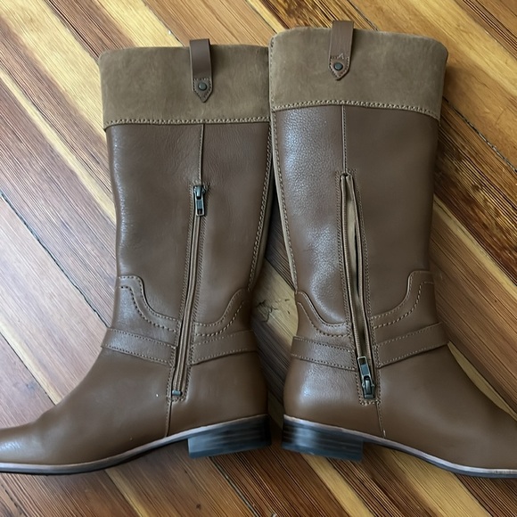 Ugg Olinda Riding Boot - Picture 6 of 7